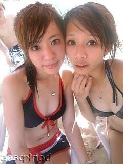 11P Chinese girls looking sexy in bikinis