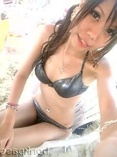 11P Chinese girls looking sexy in bikinis