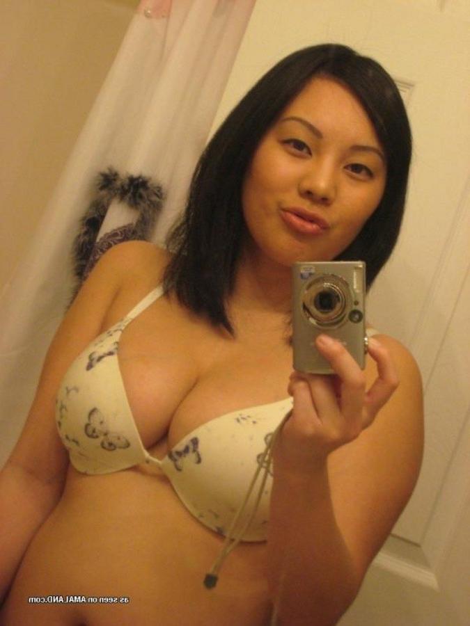 9P Chubby Asian hottie camwhoring and showing her nice ass