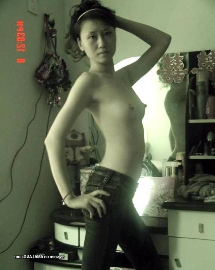 10P Chinese GF posing topless for her horny lover at home