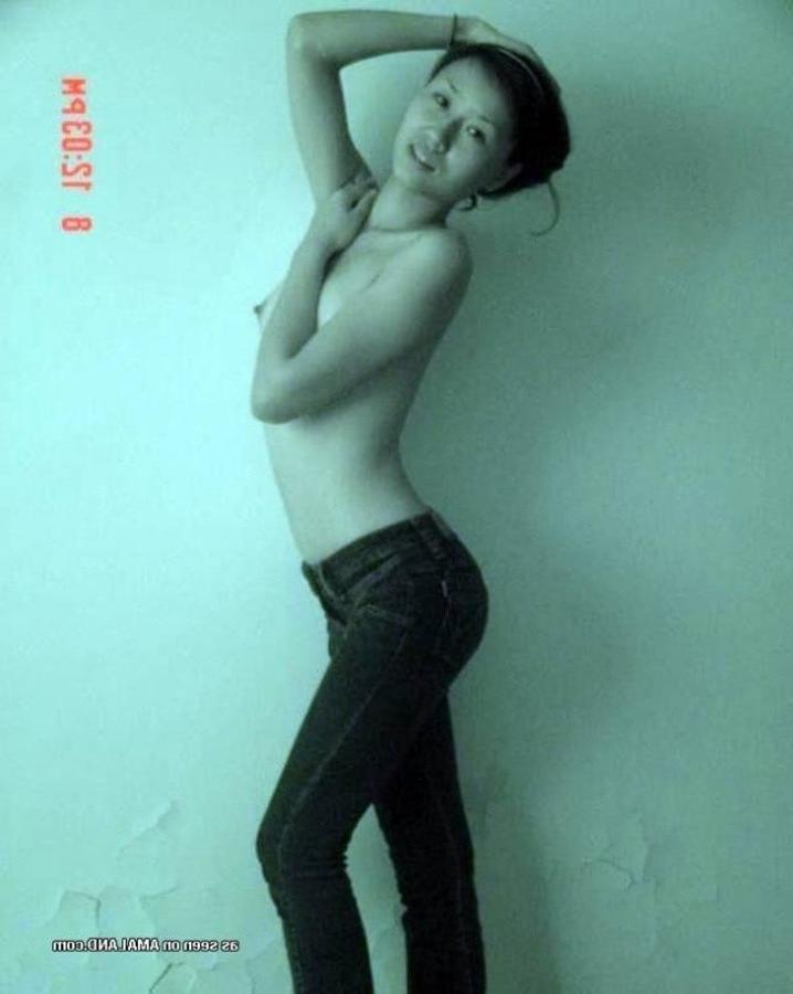 10P Chinese GF posing topless for her horny lover at home