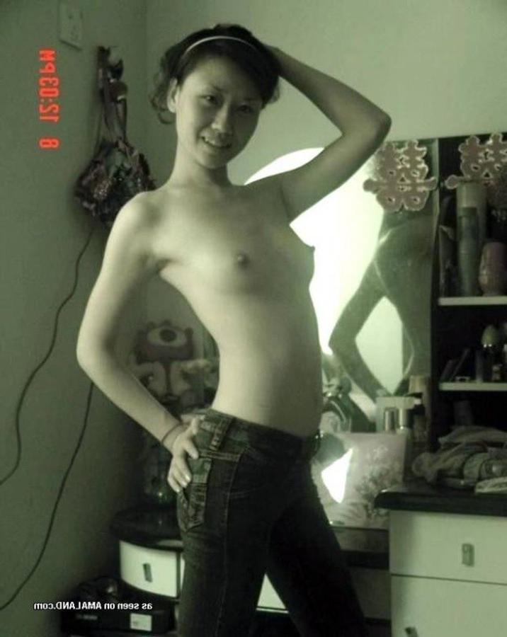 10P Chinese GF posing topless for her horny lover at home