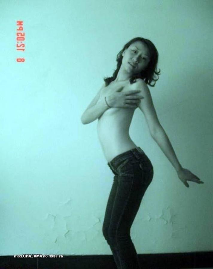 10P Chinese GF posing topless for her horny lover at home