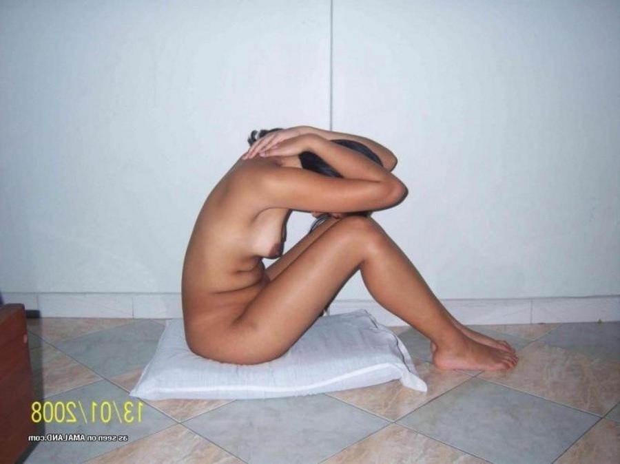12P Sexy naked Spanish honey getting kinky in a motel