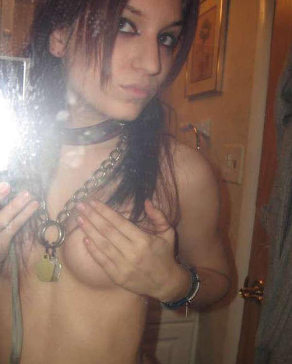8P Pictures of punk GFs playing with the cam