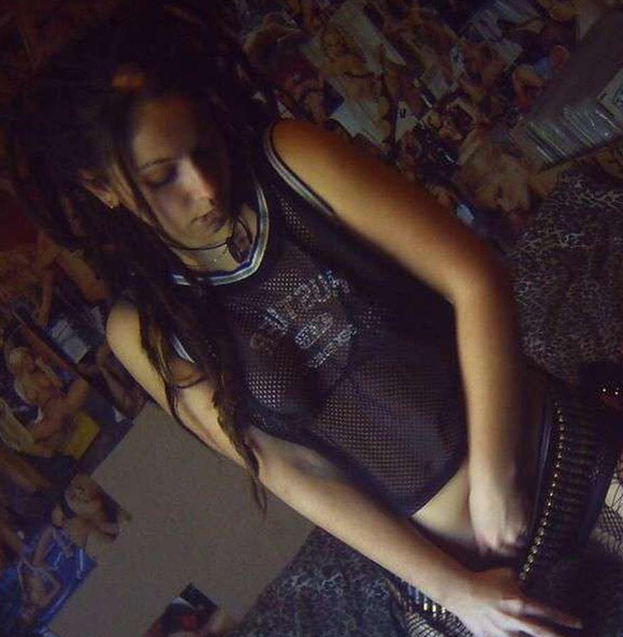9P Pictures of a gorgeous punk rocker girl