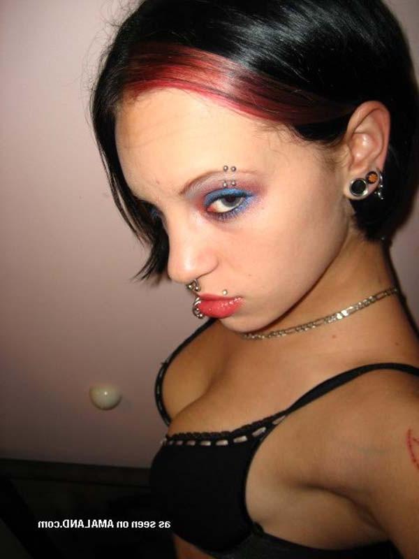 10P Picture set of an amateur hot punk rocker chick