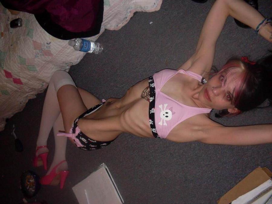 16P Very skinny amateur girls poser