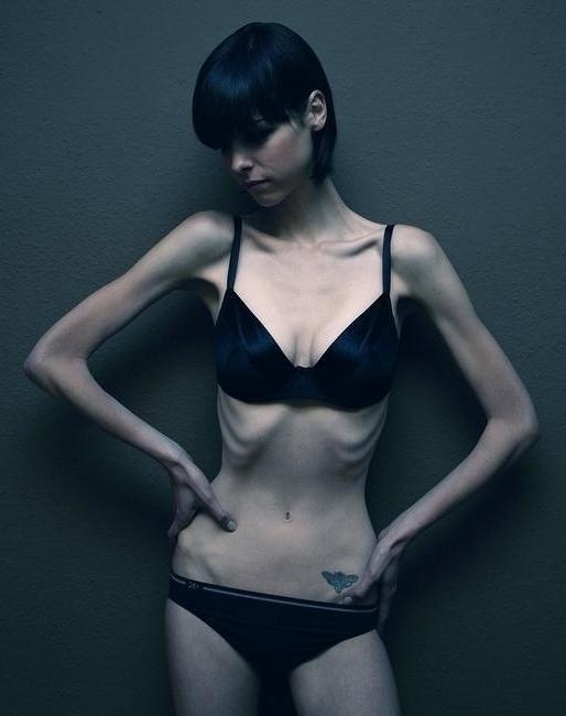 16P Very skinny amateur girls poser