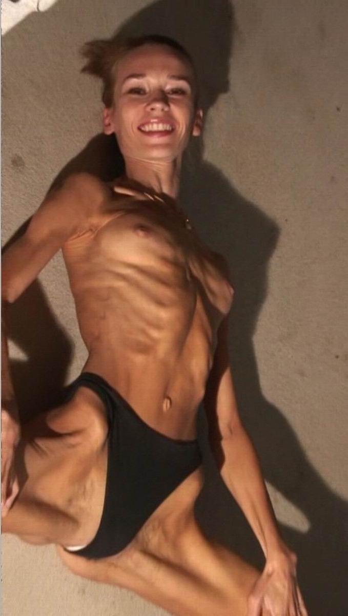 16P Very skinny amateur girls poser