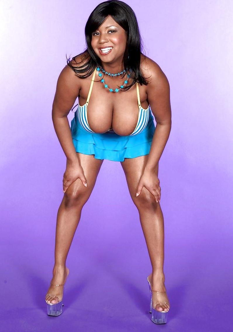 11P Big Titty Model Babe