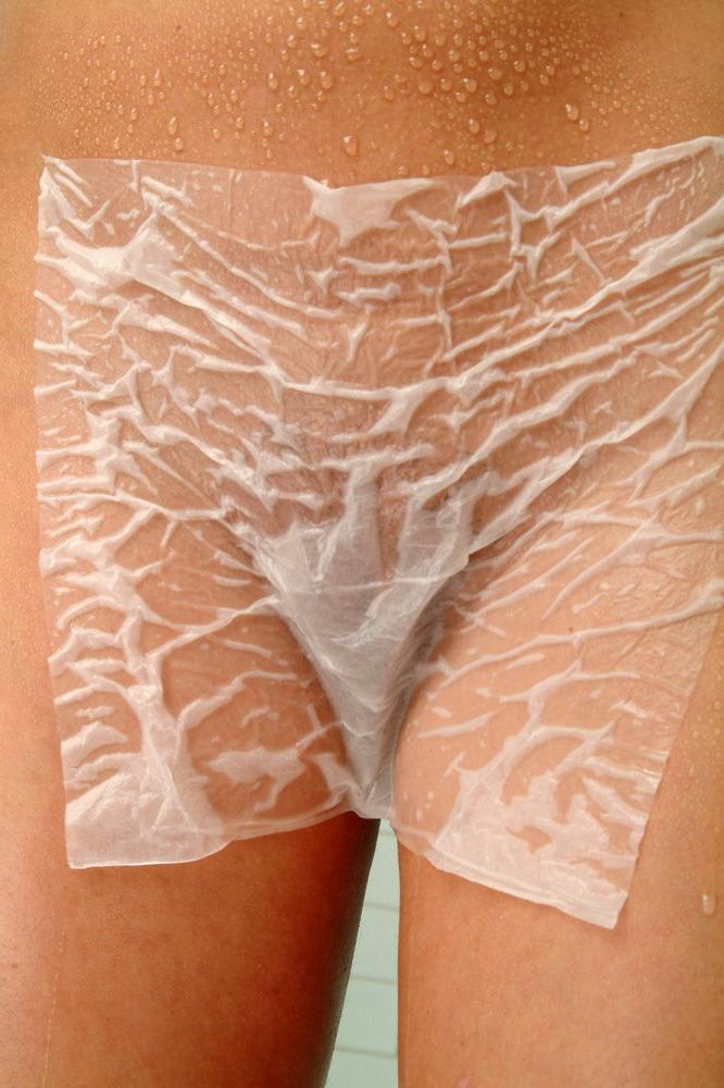 15P Hot babe in bikini learning to be a tissue queen.