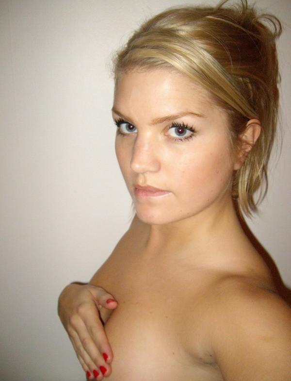 16P Real whores are willing to play on working camera