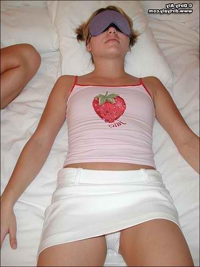 17P Dirty Aly and her girlfriends play around
