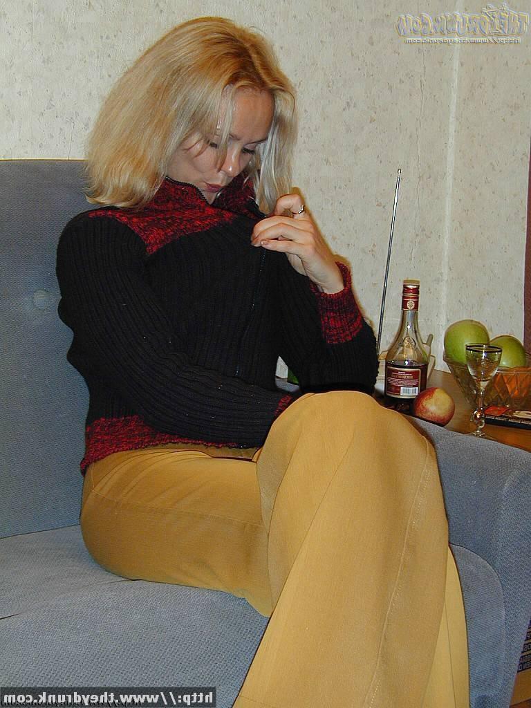 16P Decent lady gets deaddrunk and turns into wild horny bitch