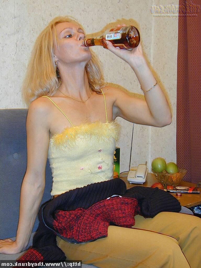 16P Decent lady gets deaddrunk and turns into wild horny bitch