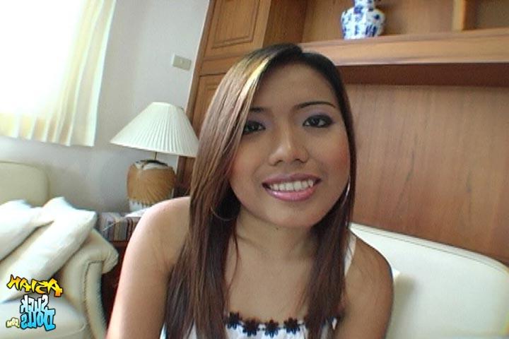 15P Joon works her tongue on a white cock