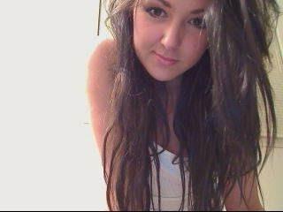 15P Nasty brunette shows her body on web-camera