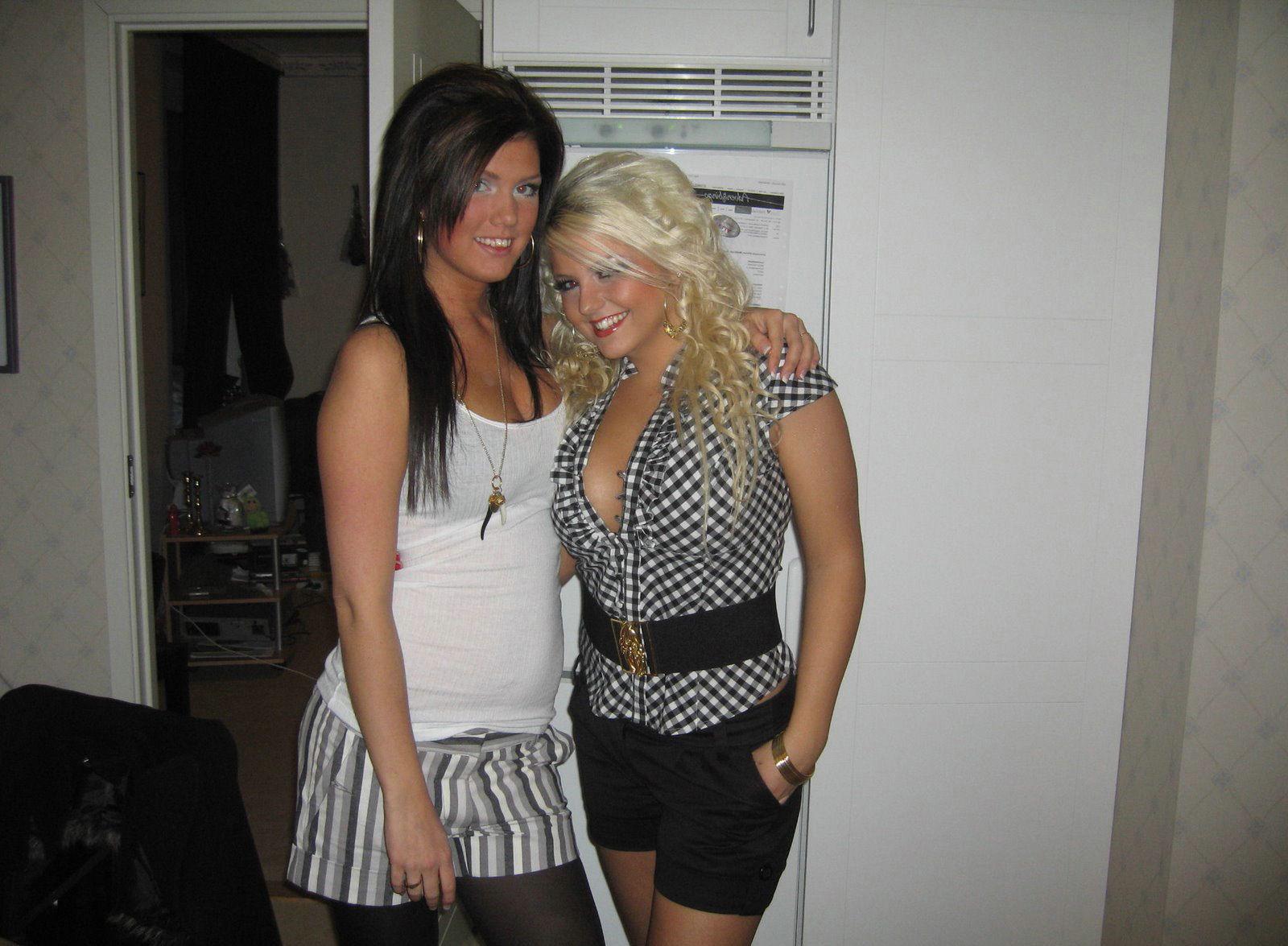 15P Juicy hottie showing her boobs