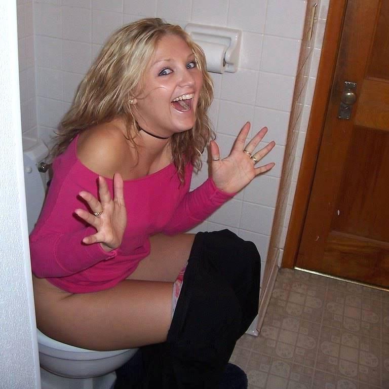 15P Hot pics of hot babes sitting on the toilet