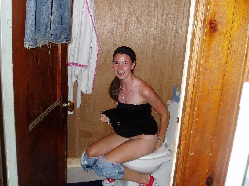 15P Hot pics of hot babes sitting on the toilet