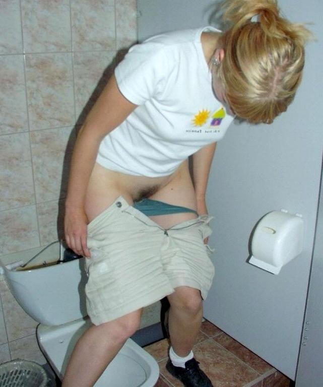 15P Hot pics of hot babes sitting on the toilet