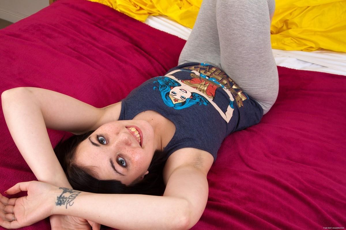 15P Hairy petite amateur teen Roxie spreads pussy