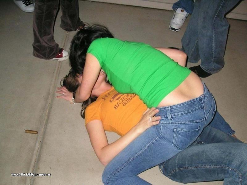 10P Hot kinky lesbians kissing and stripping on the floor