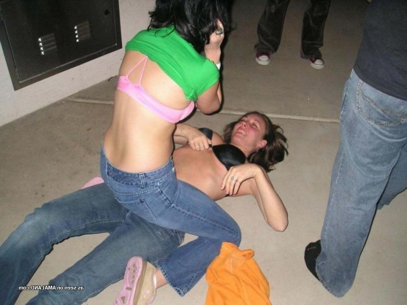 10P Hot kinky lesbians kissing and stripping on the floor
