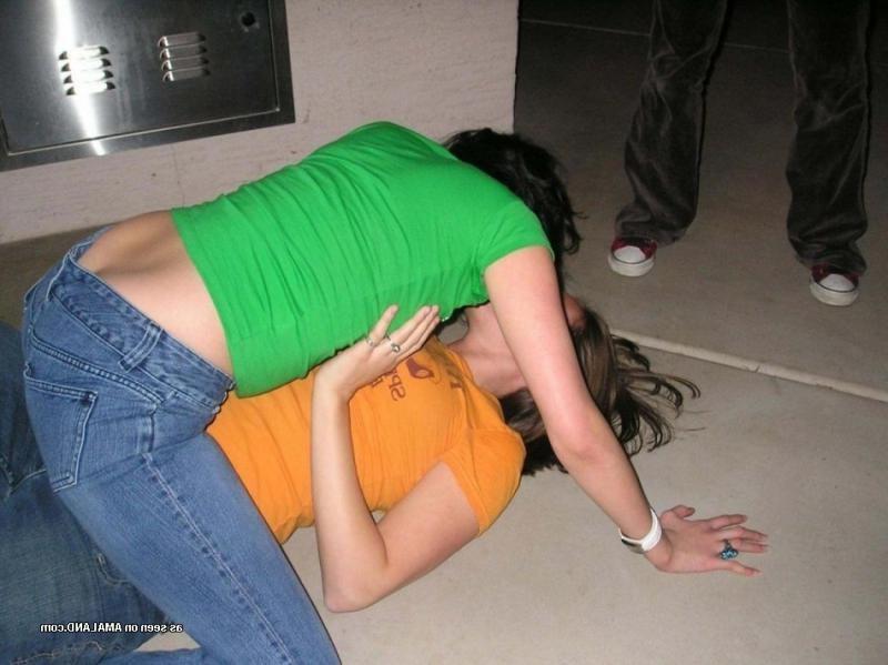 10P Hot kinky lesbians kissing and stripping on the floor