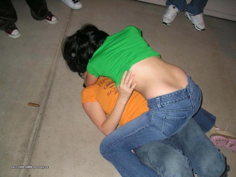 10P Hot kinky lesbians kissing and stripping on the floor