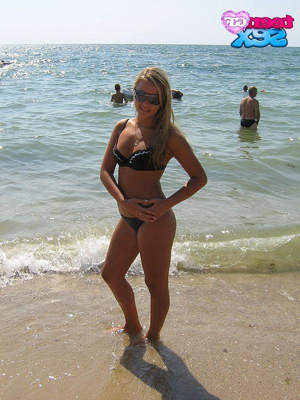 12P Young bikini girls demonstrating the topless view