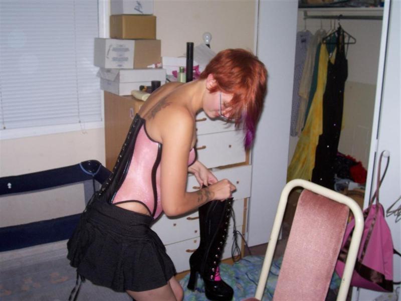 16P Masturbating punk babe pics