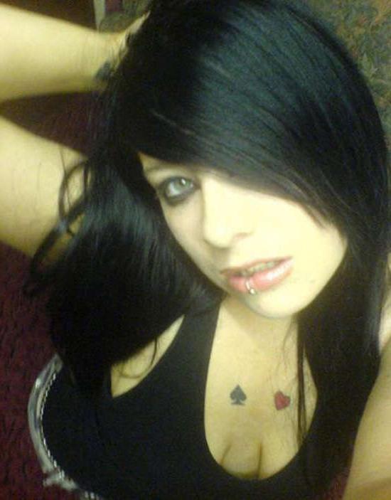 16P Nice amateur punk rocker bitches