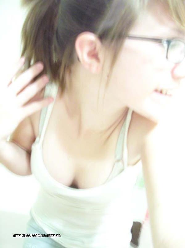 16P Sexy amateur camwhoring teen bitches