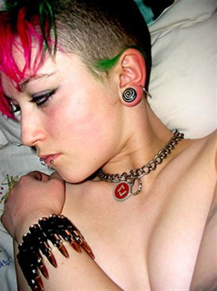 15P Wild punk bitches naked pics