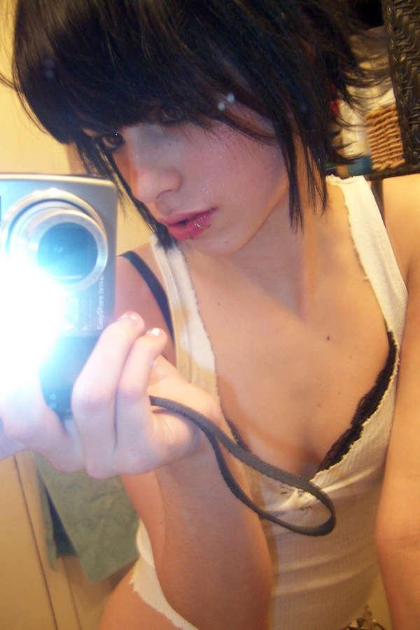14P Sexy punk chicks camwhoring