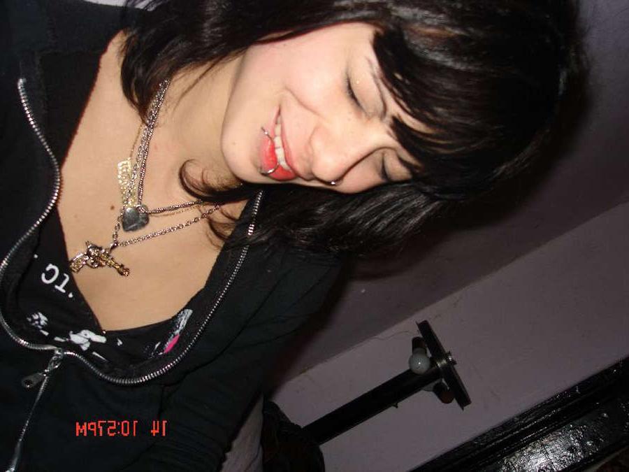 14P Sexy punk chicks camwhoring