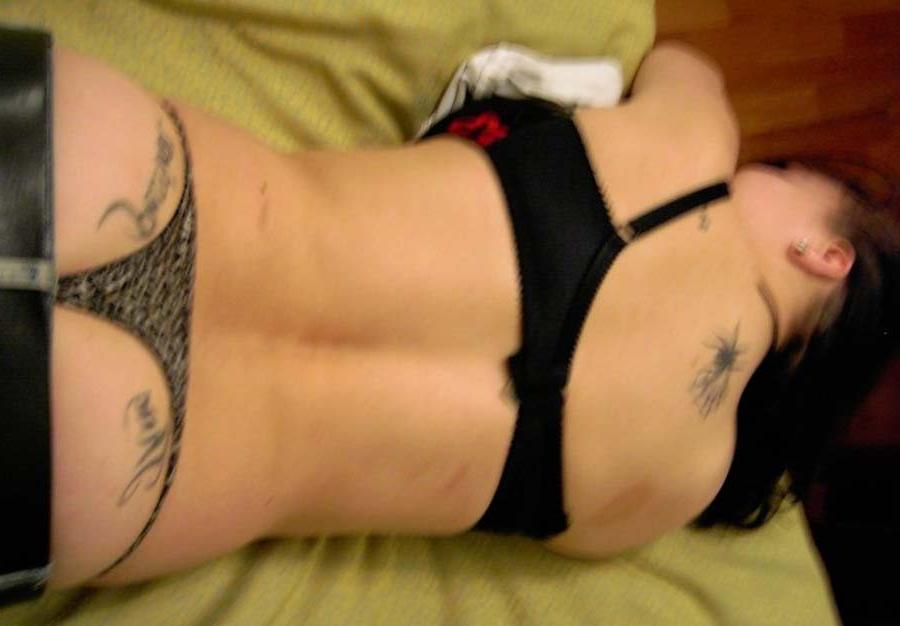 15P Amateur punk GF in her lingerie