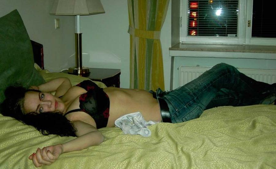 15P Amateur punk GF in her lingerie