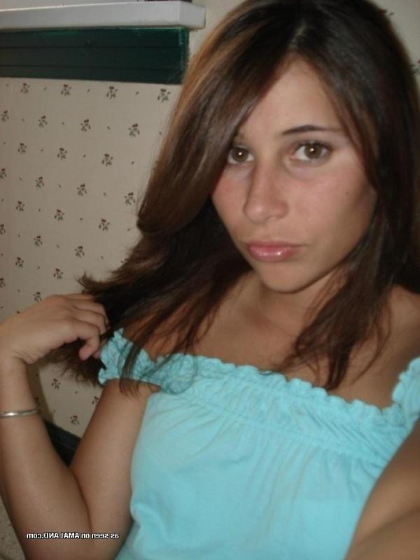 12P Sexy Latina babe posing and taking raunchy selfpics
