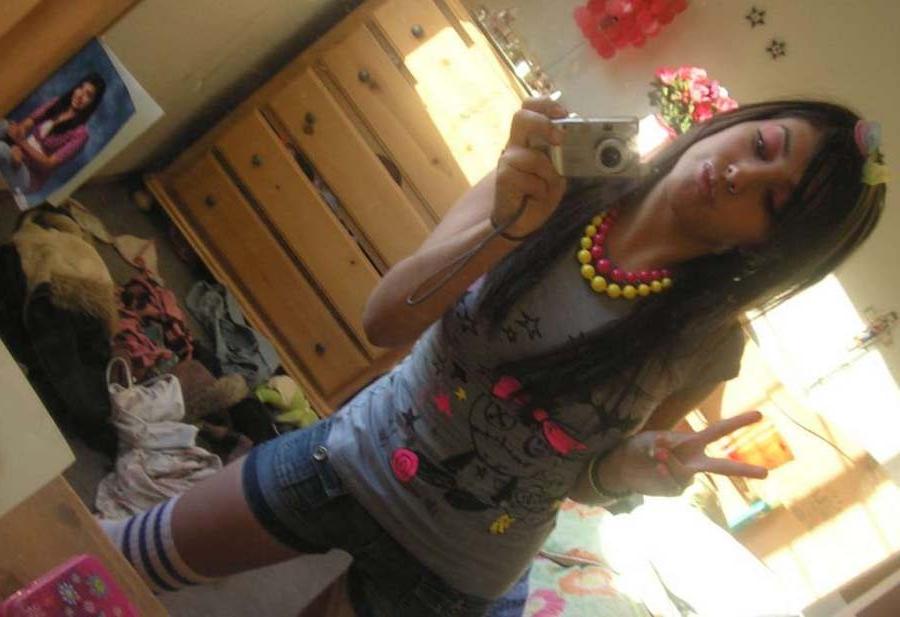16P Amateur sexy punk chick camwhoring