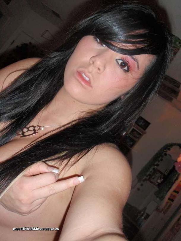 16P Amateur sexy punk chick camwhoring