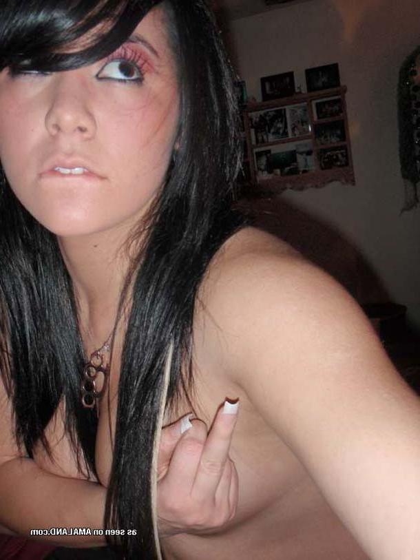 16P Amateur sexy punk chick camwhoring