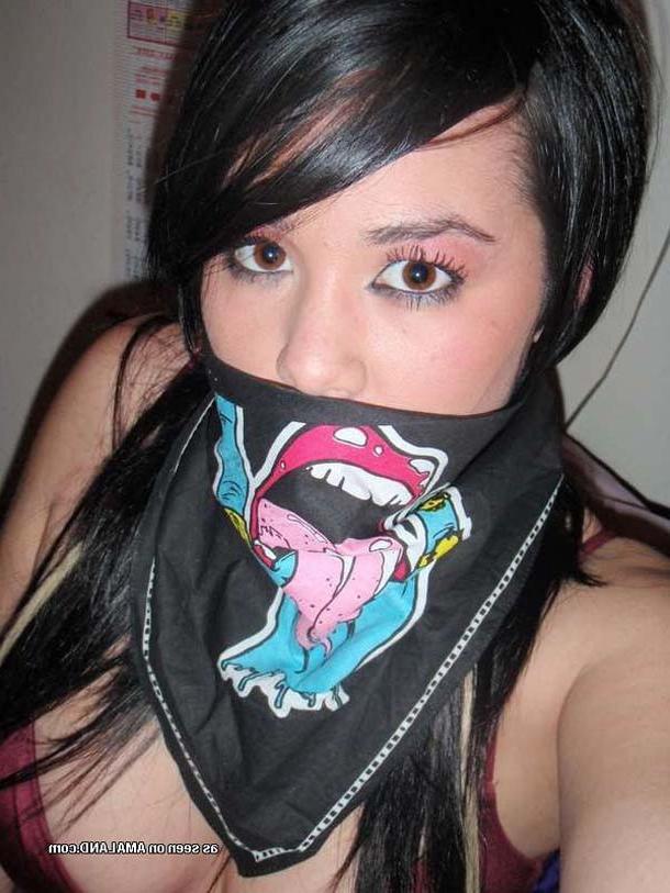 16P Amateur sexy punk chick camwhoring