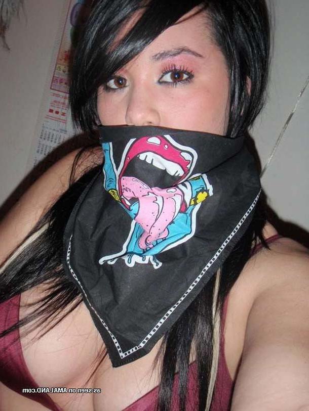 16P Amateur sexy punk chick camwhoring