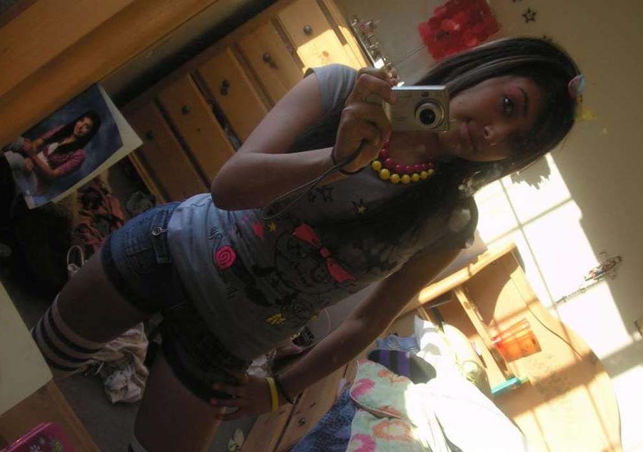 16P Amateur sexy punk chick camwhoring