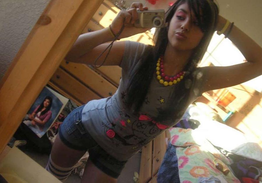 16P Amateur sexy punk chick camwhoring