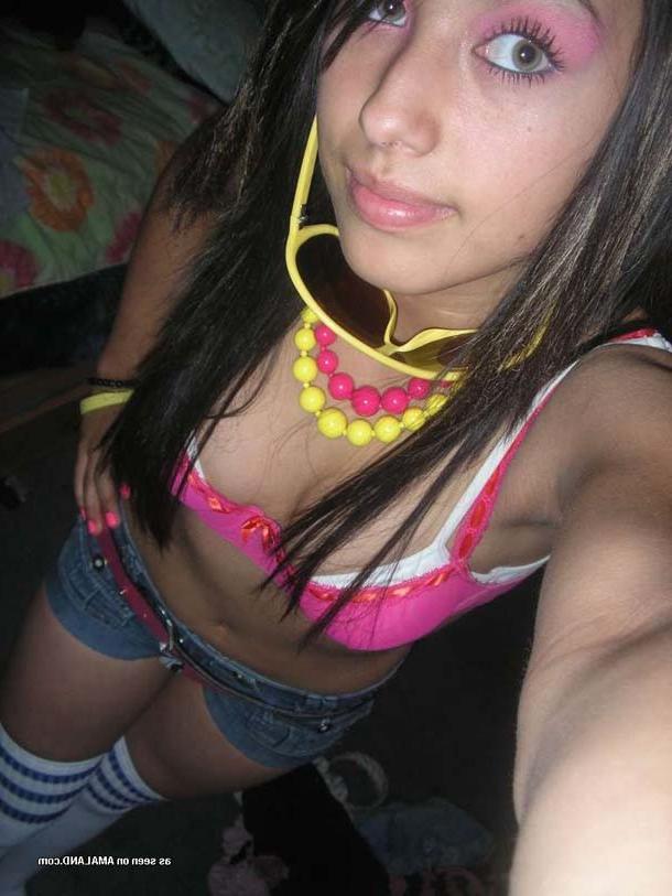 16P Amateur sexy punk chick camwhoring