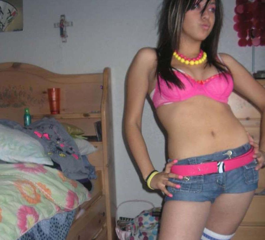 16P Amateur sexy punk chick camwhoring